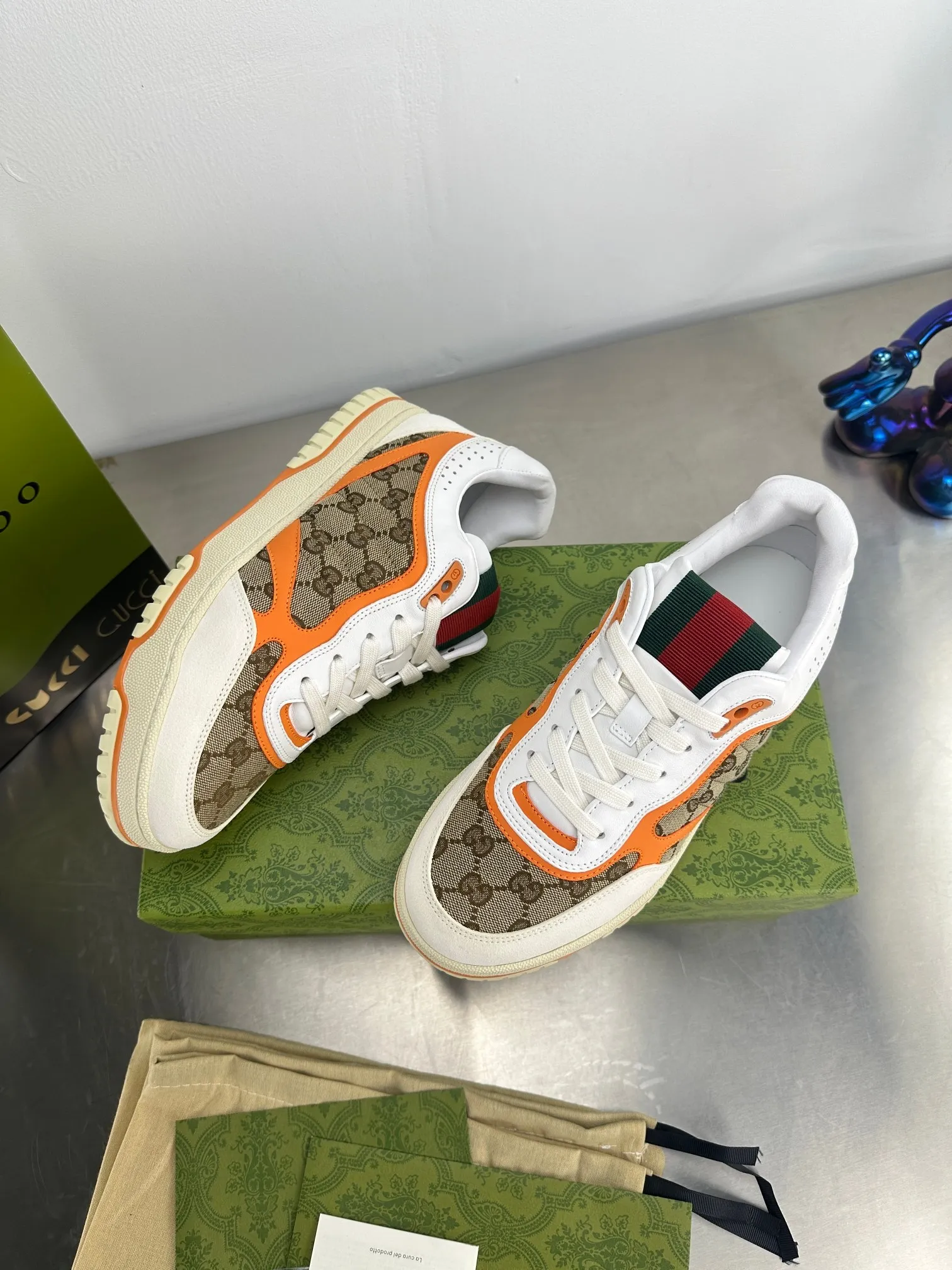 👟👟Ex-factory price 600👟👟 Gucci's latest hot-selling series of high and low-cut distressed couple's sneakers are shipped. The original version is purchased, developed and manufactured. This high-low top sneaker adopts a basketball-style silhouette design, cleverly integrated with hollow panels and distressed effects, showing its unique ingenuity. The ingenuity incorporates brand logo details such as interlocking Double G styling accessories and Gucci lettering, a low-key tribute to the brand's design heritage. Exquisite packaging at the delivery counter 🛍📦 ▪️ Fabric: Original customized imported first-layer cowhide ▪️ Inner lining: Imported first-layer cowhide ▪️ Sole: Original molded TPU sole ▪️ Sole thickness: 3cm ▪️ Size: 35-46 (Male 38 46 customized)